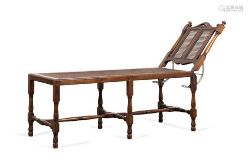 ENGLISH WILLIAM & MARY STYLE CANED WALNUT DAYBED