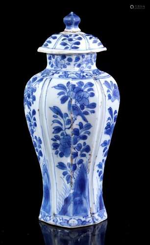 Porcelain lidded Kangxi vase