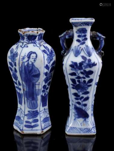 2 porcelain Kangxi minature vases