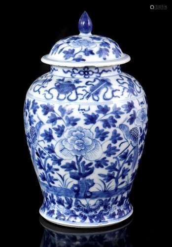 Porcelain lidded jar Kangxi