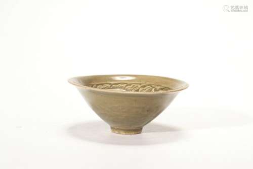 Une tasse en porcelaine de Yaozhou avec un couvercle en form...
