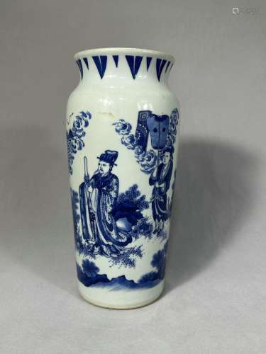 Un vase en porcelaine bleue et blanche de forme cylindrique ...