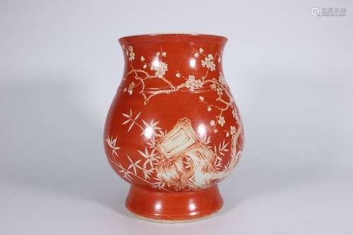 Vase à motif floral rouge corail et blanc, Qianlong, dynasti...