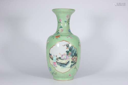 Vase famille rose, Qing Jiaqing, à motifs floraux et fenêtre...