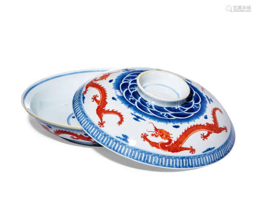 十九世纪 青花矾红彩云龙海水纹盖碗