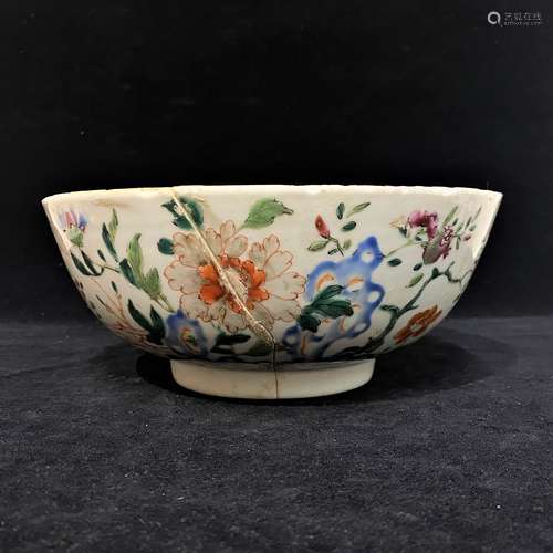 A CHINESE EXPORT PORCELAIN PUNCH BOWL