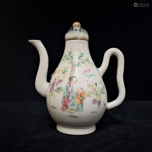 A Chinese Famille Rose Porcelain Tea Pot -Qing Dynasty