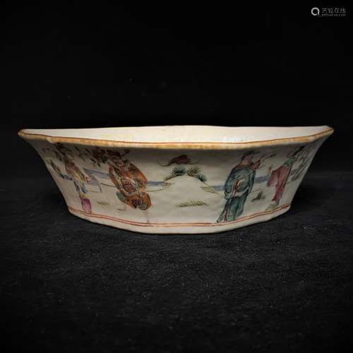 19th Century Famille Rose Porcelain Bowl