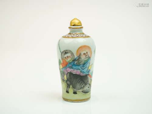 FAMILLE ROSE PORCELAIN SNUFF BOTTLE