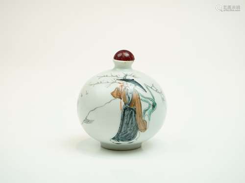 FAMILLE ROSE PORCELAIN SNUFF BOTTLE