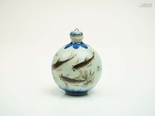 FAMILLE ROSE PORCELAIN SNUFF BOTTLE