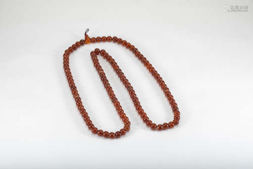 A Qing Dynasty Amber Necklace