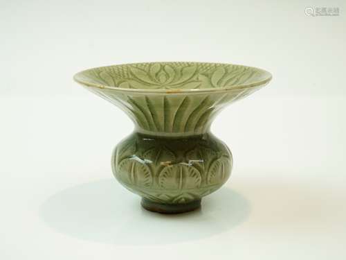 19th century Yaozhou kiln green glazed slag bucket