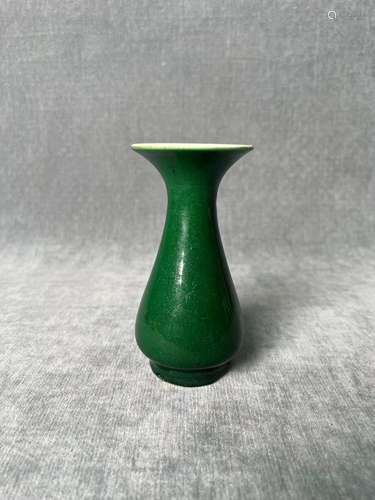 A Qing Dynasty Green Glazed Yuhuchun Vase- Guangxu Period