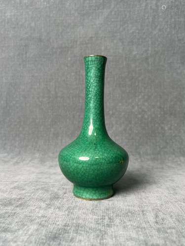 A Late Qing Green Glazed Small  Vase