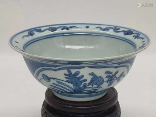 Blue and white 'floral and bird' porcelain bowl - Late Qing