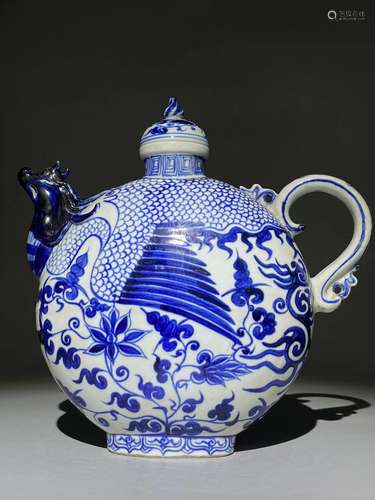 CHINESE BLUE AND WHITE WINE EWER