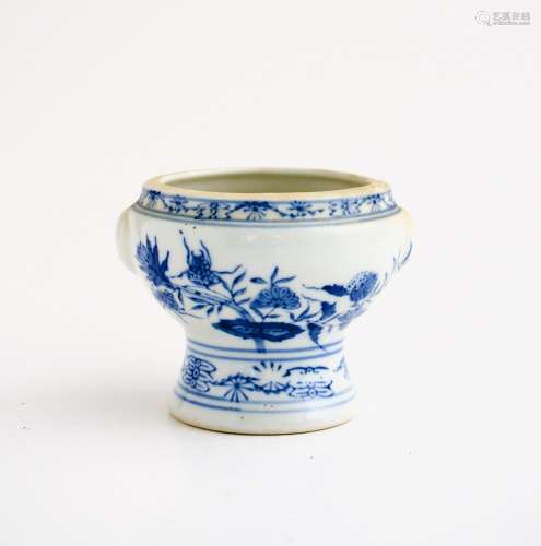 An European ceramic blue and white footed bowl, H 10 cm