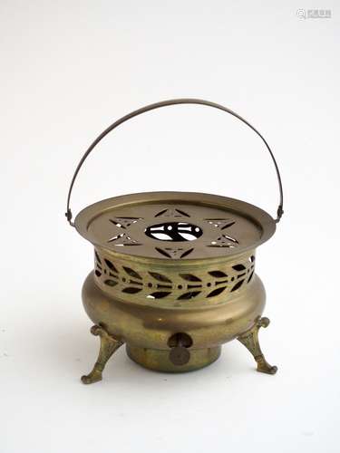 An European brass warmer, H 10 - W 14,5 cm