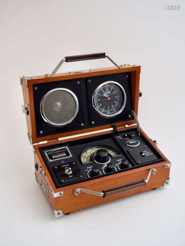 Spirit of St. Louis, a retro radio alarm clock
