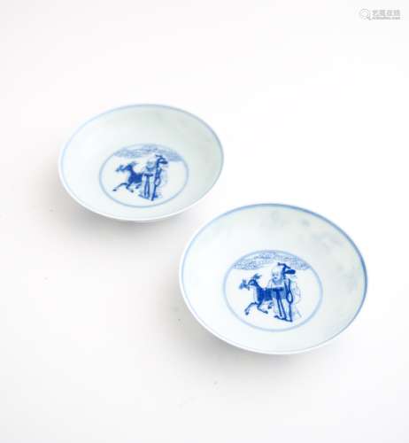 A pair of Chinese blue and white 'Immortal' dishes, Qianlong...