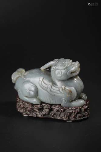 A Chinese grey jade carving of a kylin, L 4,8 cm