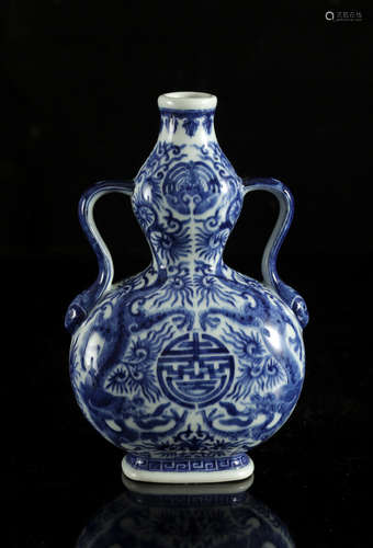 A Chinese blue and white 'Twin Dragons' double-gourd vase, Q...