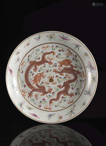 A Chinese famille rose 'Dragons' plate, Tongzhi mark, dia 34...