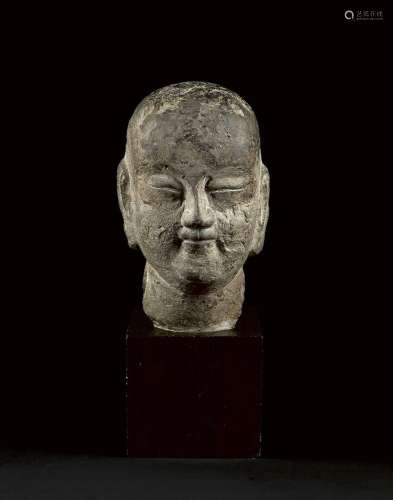 CHINE - Dynastie Tang (618-907)
Tête en grès gris de Lu