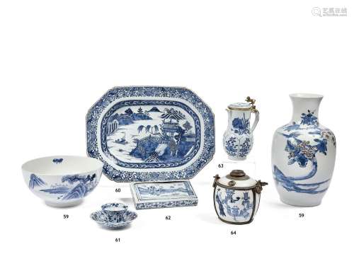 CHINE - Vers 1900
Boîte en porcelaine à décor en bleu s