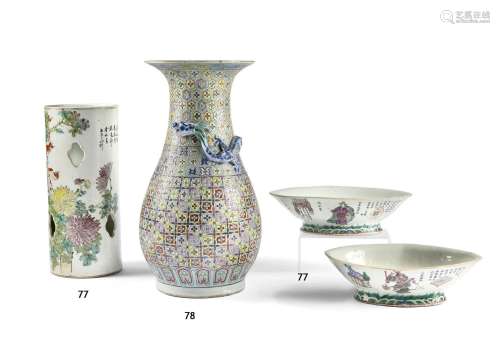 CHINE - XIXe siècle
Vase à panse basse et col évasé en
