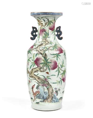 CHINE - Début du XXe siècle.
Vase balustre à col évasé