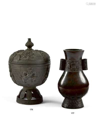 CHINE - Dynastie Ming (1368-1644)
Vase à panse basse à