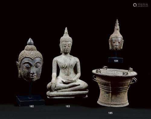 THAILANDE - XIXe siècle
Bouddha Maravijaya en bronze à