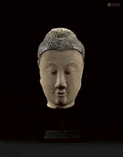 THAILANDE - XVIIe siècle
Tête de bouddha en grès gris,