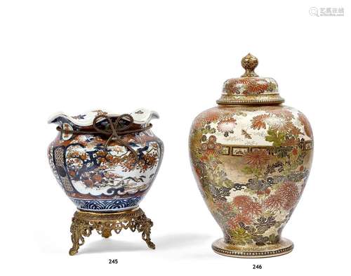 JAPON, Imari - Époque Meiji (1868-1912)
Pot balustre au