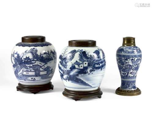 CHINE - XVIIIe siècle
Deux pots à gingembre et un vase