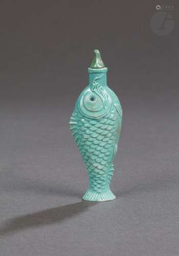 Tabatière en porcelaine moulée en forme d’un poisson, Chine