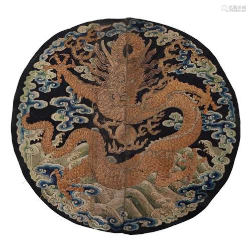 Silk Embroidered 'Dragon' Roundel, Yongzheng Peroid