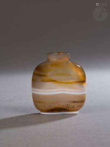 Tabatière en agate dite rubanée, Chine, 1750-1840<br />
De f...