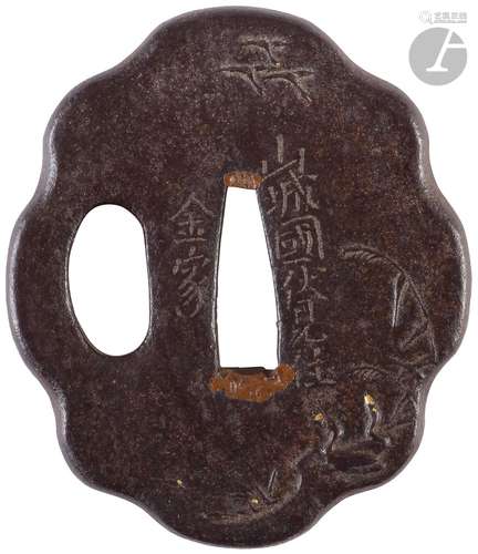 Tsuba de wakizashi en fer, école de Kaneiye, Japon, milieu d