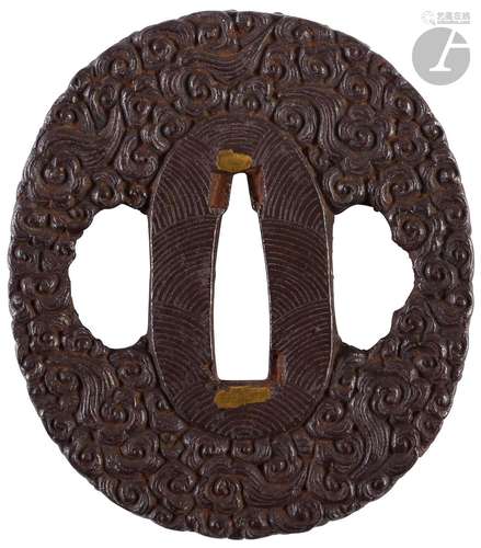 Tsuba de wakizashi en fer, Japon, époque Edo, XIXe siècle<br...