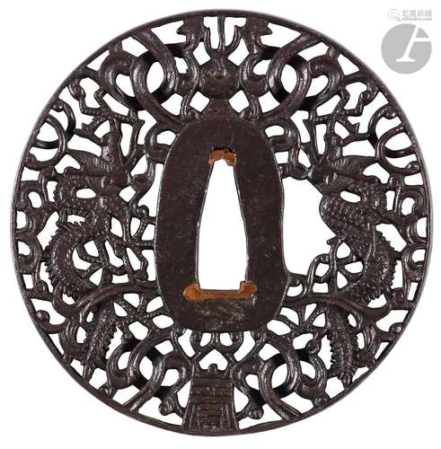 Tsuba en fer, de style Nanban, Japon, milieu de l’époque Ed