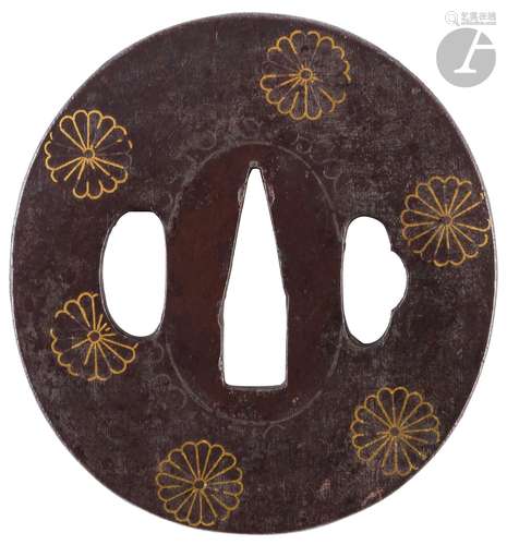 Tsuba en fer, Japon, époque Edo, XIXe siècle<br />
De forme ...