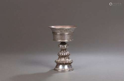 Lampe à beurre en alliage d’argent, Tibet, XIXe siècle<br />...