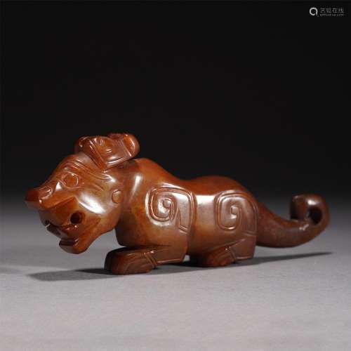 A JADE CARVED BEAST ORNAMENTS