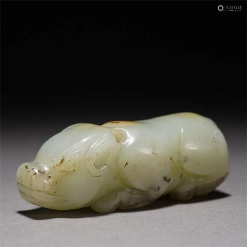 A JADE CARVED PIG ORNAMENTS