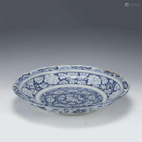 A BLUE AND WHITE PORCELAIN DISH,YUAN