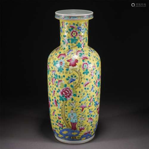 A YELLOW GLAZE FAMILLE ROSE PORCELAIN VASE,QING