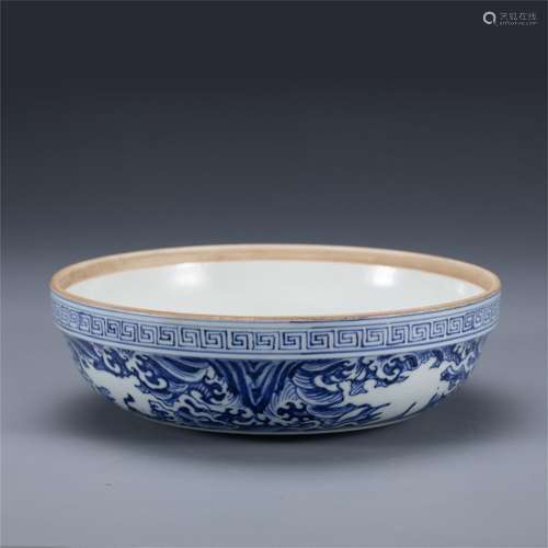 A BLUE AND WHITE PORCELAIN DISH,MING